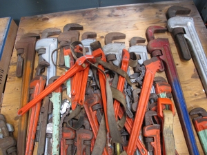 LARGE QUANTITY OF MISC. PIPE WRENCHES. MANY SIZES.. LOADING & HANDLING FEE $15-4012